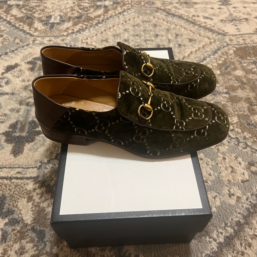 Gucci Green Loafers with Velvet Material and Gold Hardware